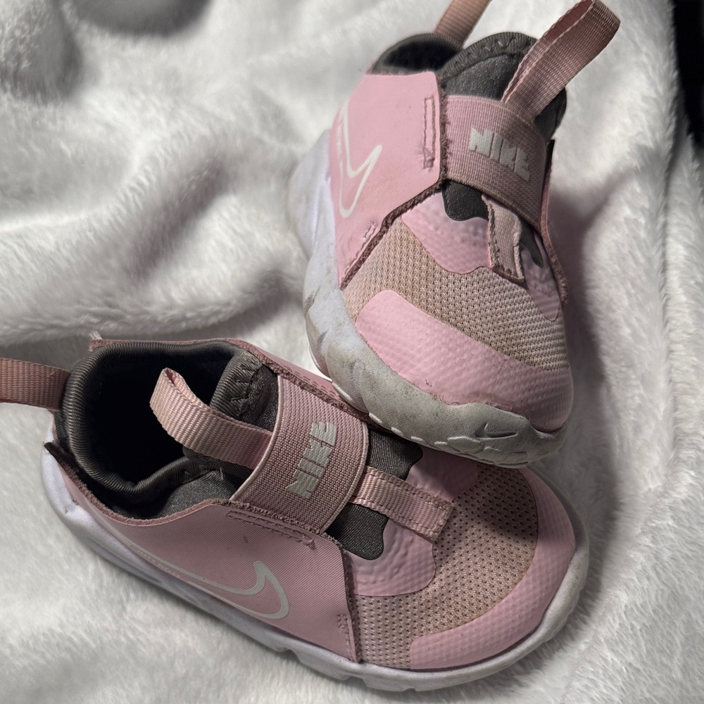 Nike Kids Pink and white Sneakers